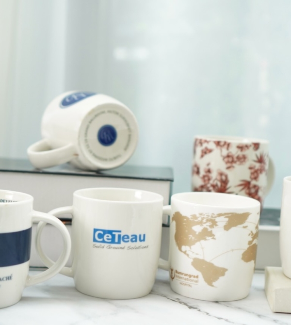 แก้วเซรามิคที่สามารถสกรีนลงบนแก้วได้อย่างคมชัดและสวยงาม ตัวแทนของแบรนด์คุณ ที่จะช่วยสร้างความประทับใจและความทรงจำที่ดีให้กับผู้รับ